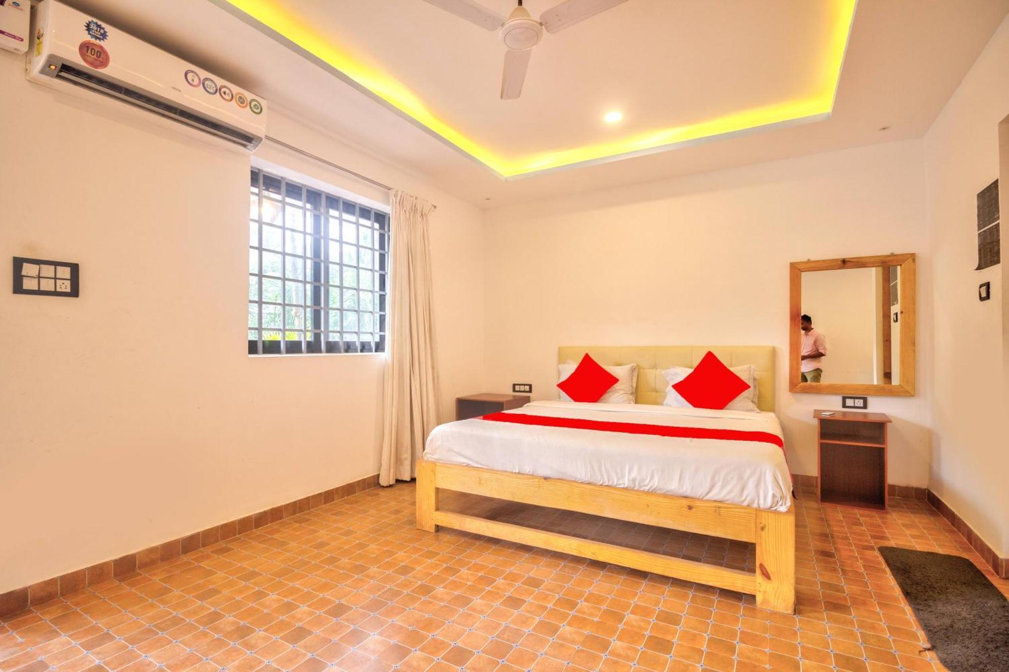 Hotel Bottle Calangute